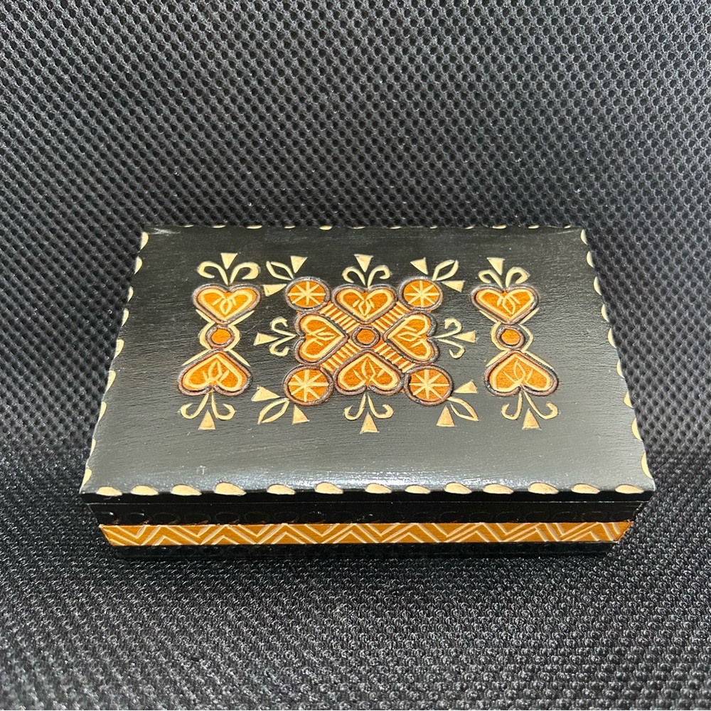 TRINKET BOX CARVED WOOD HEARTS DESIGN HINGED HAND MADE IN POLAND VINTAGE